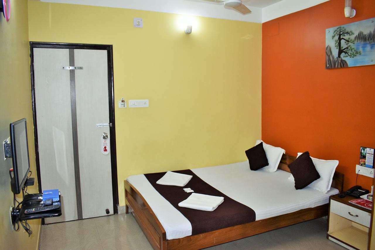 Hotel Debjyoti Siliguri Zewnętrze zdjęcie