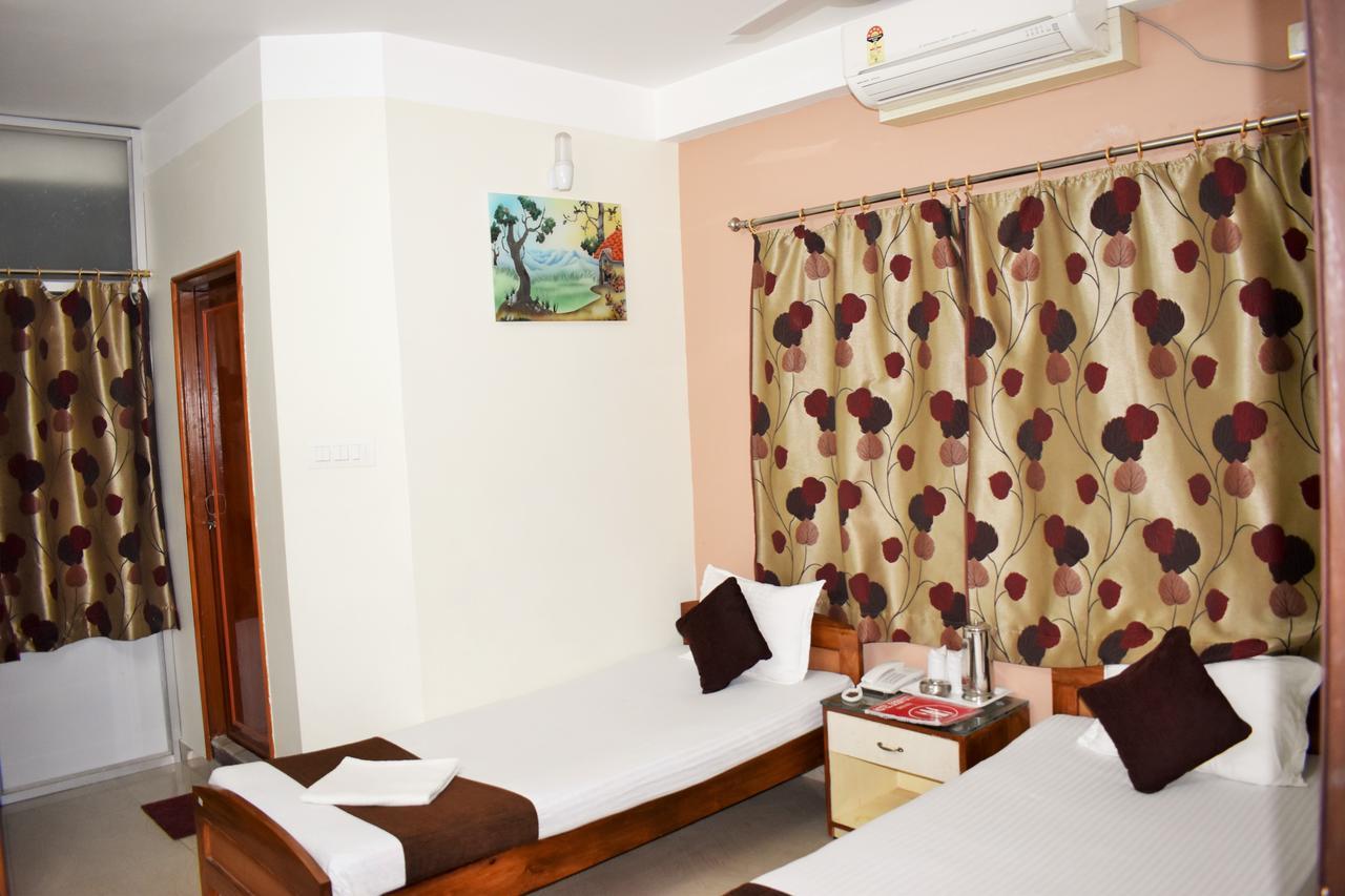 Hotel Debjyoti Siliguri Zewnętrze zdjęcie