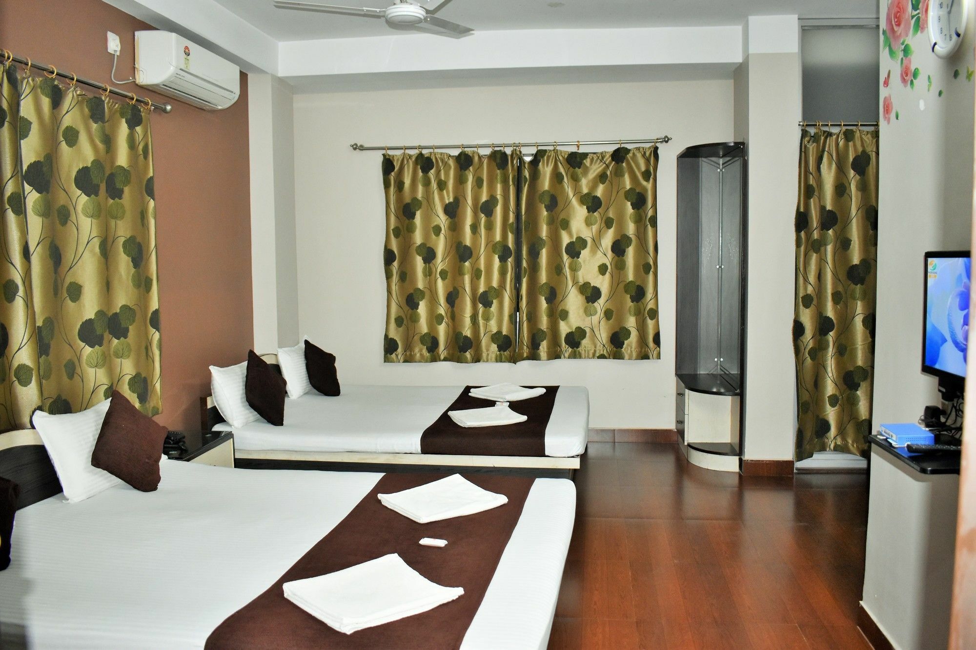 Hotel Debjyoti Siliguri Zewnętrze zdjęcie